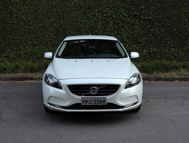 Avaliação: Volvo V40 T3 2016