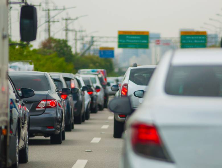 4 dicas para garantir sua segurança ao dirigir na estrada