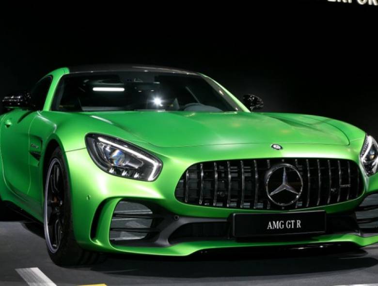 Mercedes apresenta novos modelos, incluindo a fera AMG GT R